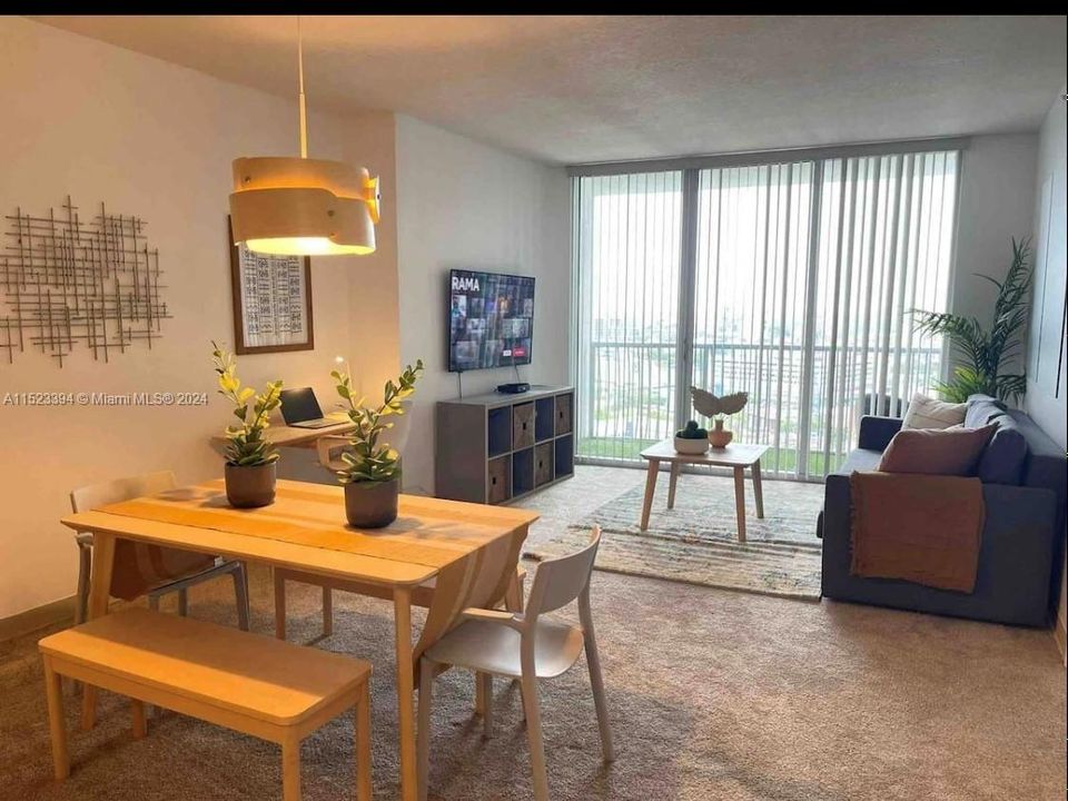 For Sale: $375,000 (1 beds, 1 baths, 791 Square Feet)