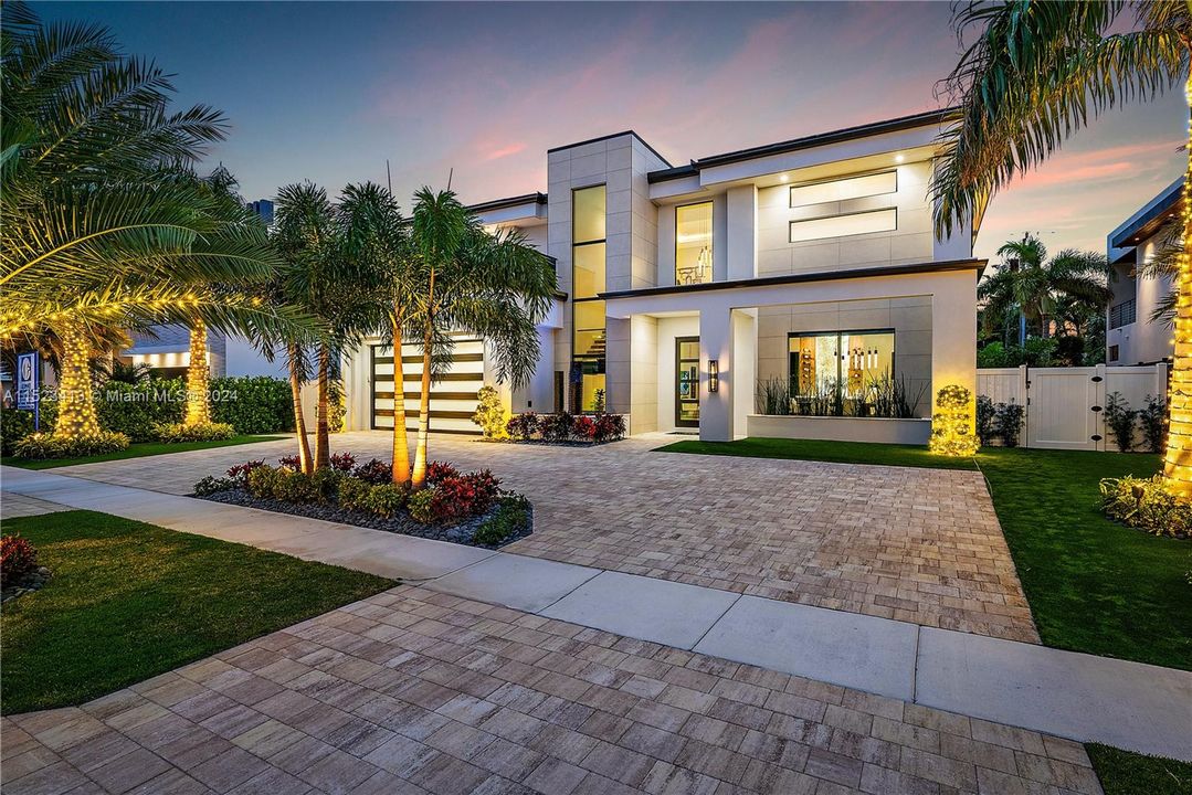 Recently Sold: $5,925,000 (5 beds, 6 baths, 4900 Square Feet)