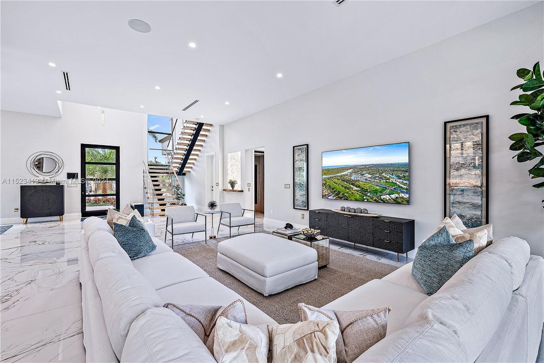 Recently Sold: $5,925,000 (5 beds, 6 baths, 4900 Square Feet)