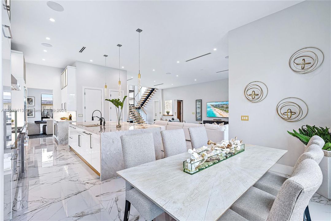 Recently Sold: $5,925,000 (5 beds, 6 baths, 4900 Square Feet)