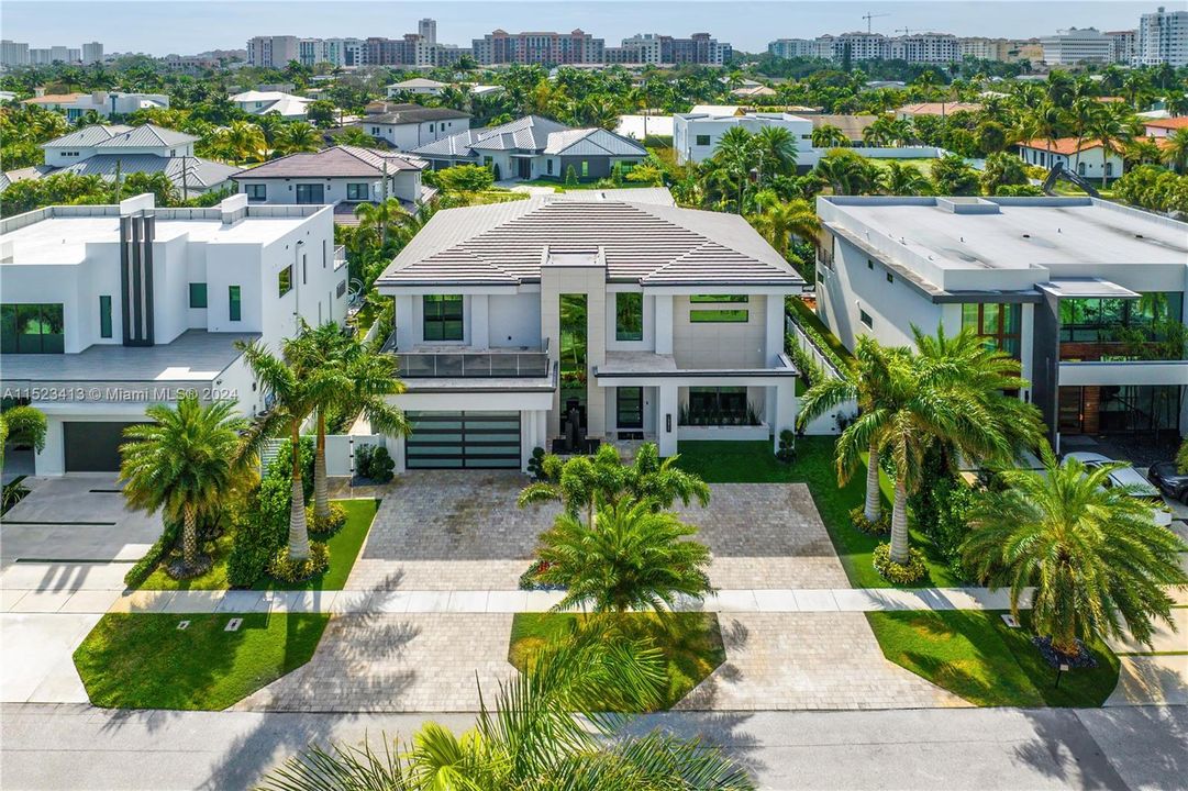 Recently Sold: $5,925,000 (5 beds, 6 baths, 4900 Square Feet)