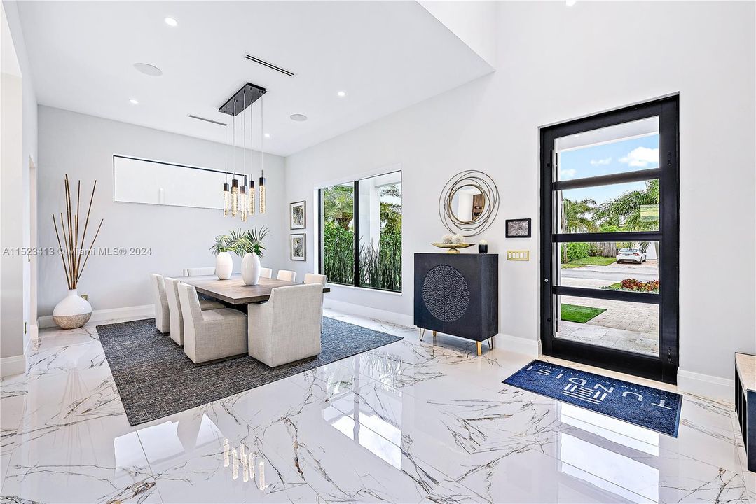 Recently Sold: $5,925,000 (5 beds, 6 baths, 4900 Square Feet)