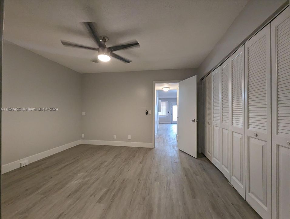 For Sale: $93,000 (1 beds, 1 baths, 585 Square Feet)