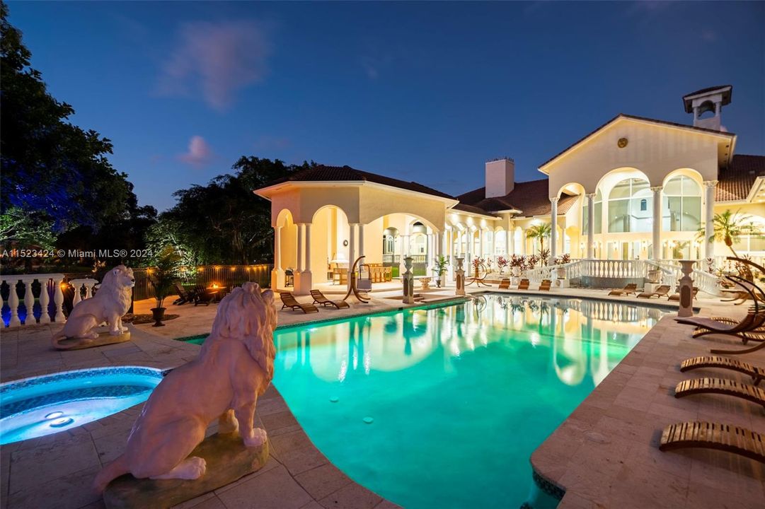 For Sale: $7,395,000 (10 beds, 9 baths, 14294 Square Feet)