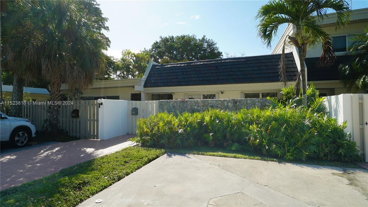 Recently Rented: $3,500 (3 beds, 2 baths, 1514 Square Feet)