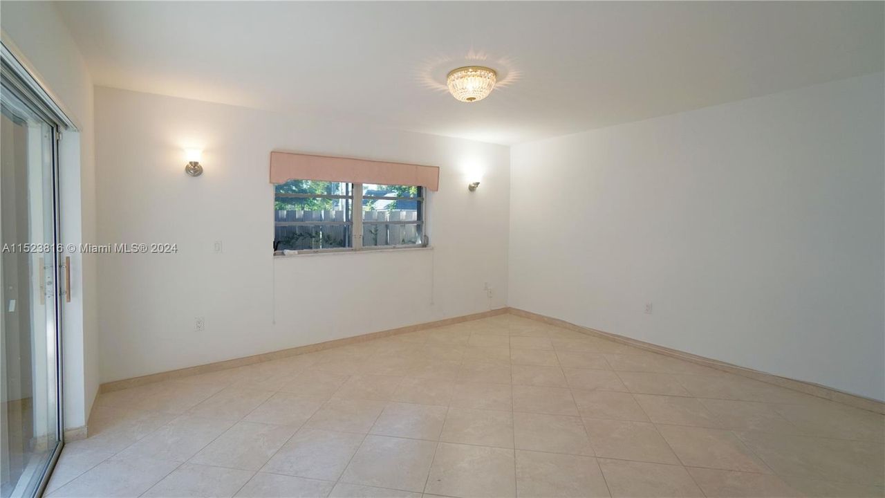 Recently Rented: $3,500 (3 beds, 2 baths, 1514 Square Feet)