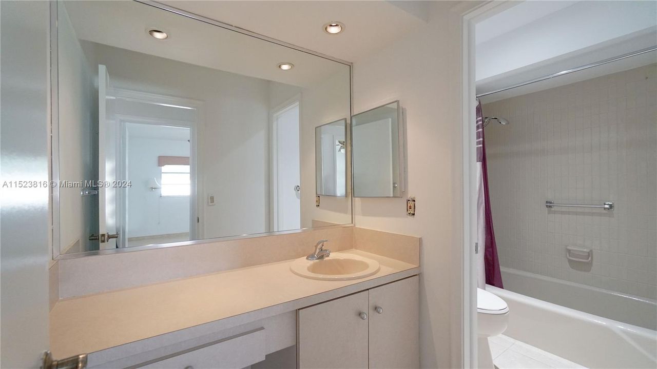 Recently Rented: $3,500 (3 beds, 2 baths, 1514 Square Feet)