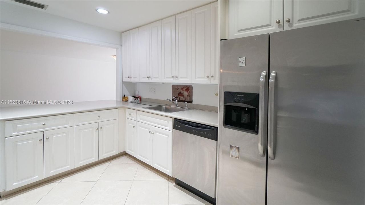 Recently Rented: $3,500 (3 beds, 2 baths, 1514 Square Feet)