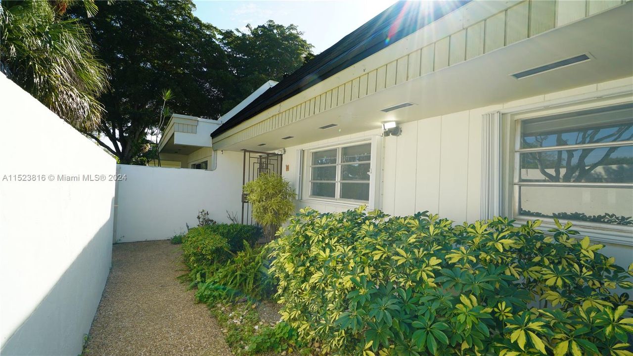 Recently Rented: $3,500 (3 beds, 2 baths, 1514 Square Feet)