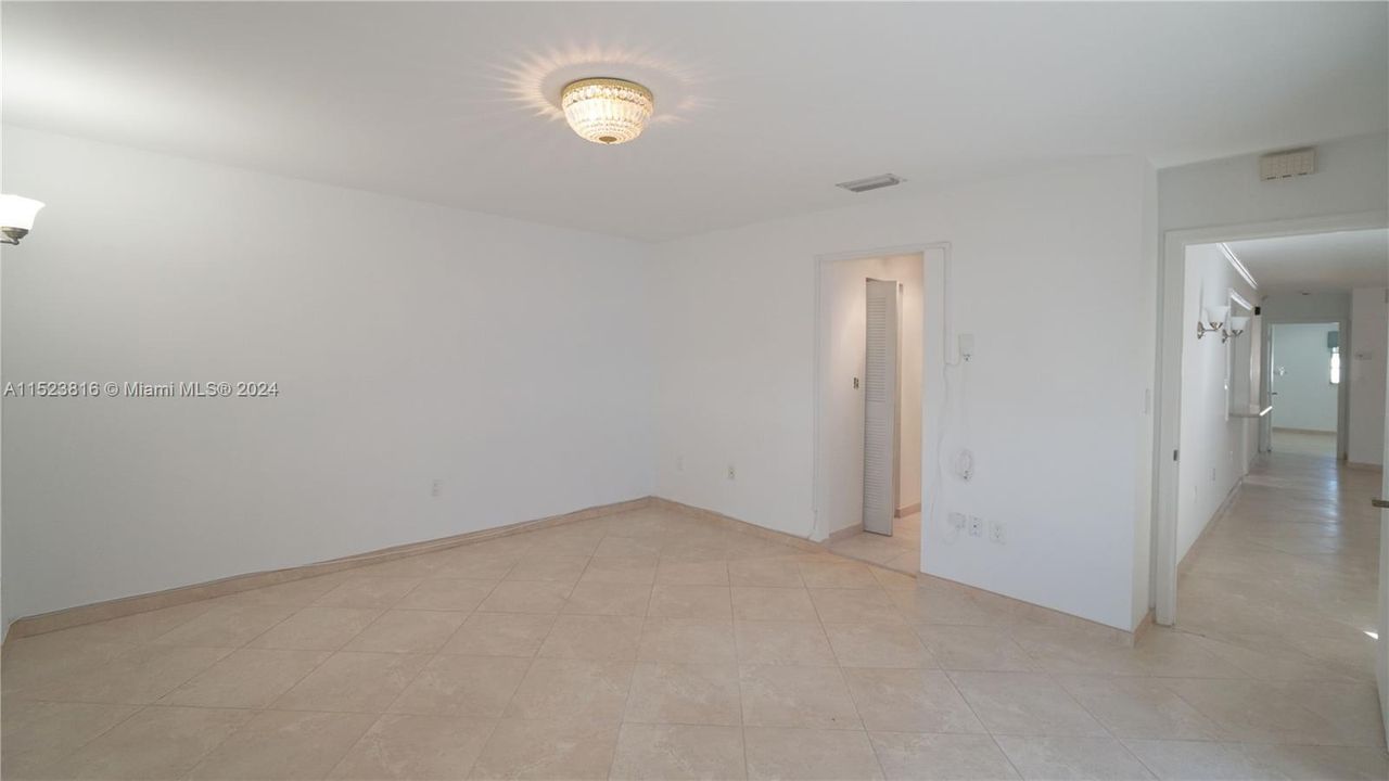 Recently Rented: $3,500 (3 beds, 2 baths, 1514 Square Feet)