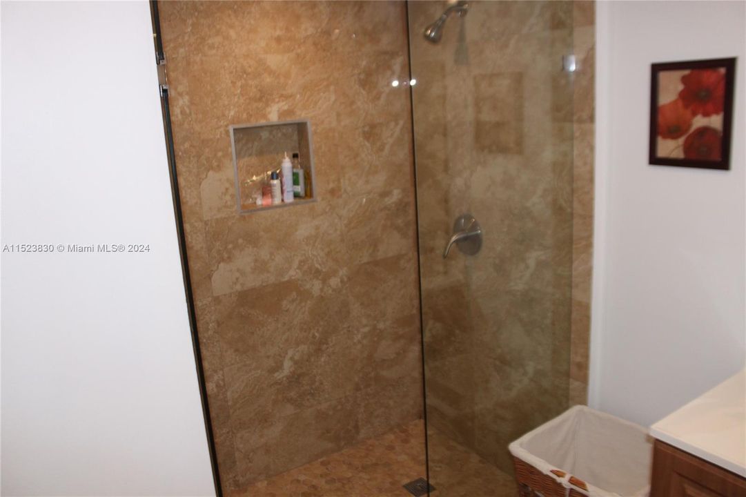 待售: $340,000 (2 贝兹, 2 浴室, 1235 平方英尺)