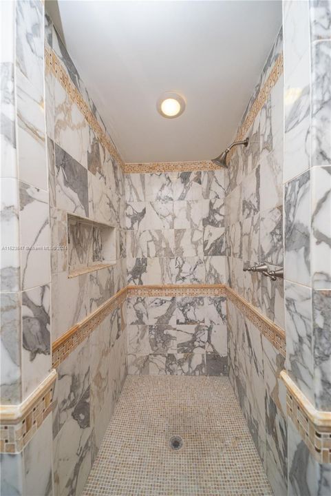 待售: $875,000 (2 贝兹, 2 浴室, 1290 平方英尺)