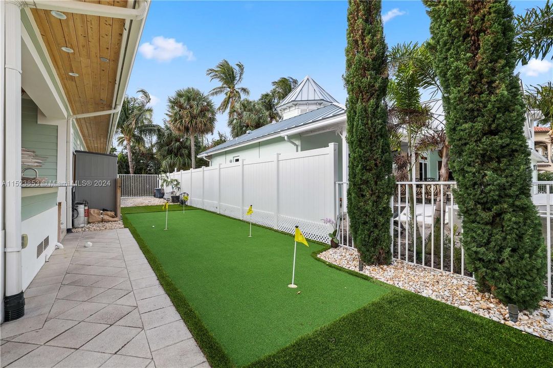 Recently Sold: $3,650,000 (3 beds, 4 baths, 2894 Square Feet)