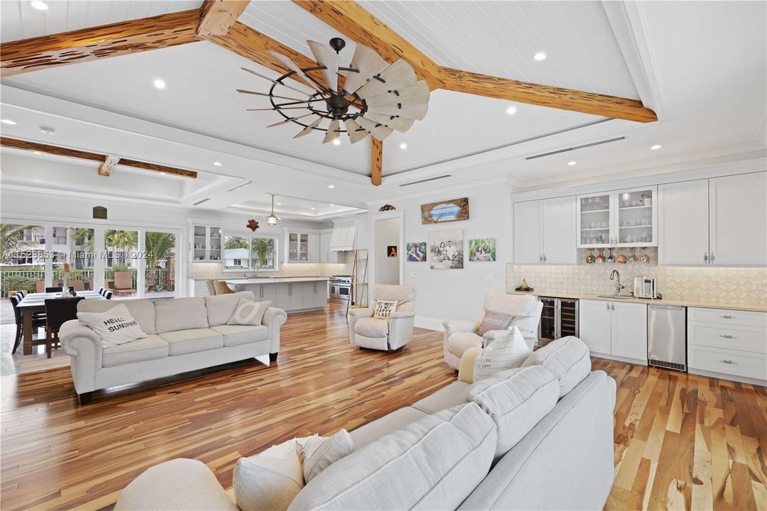 Recently Sold: $3,650,000 (3 beds, 4 baths, 2894 Square Feet)