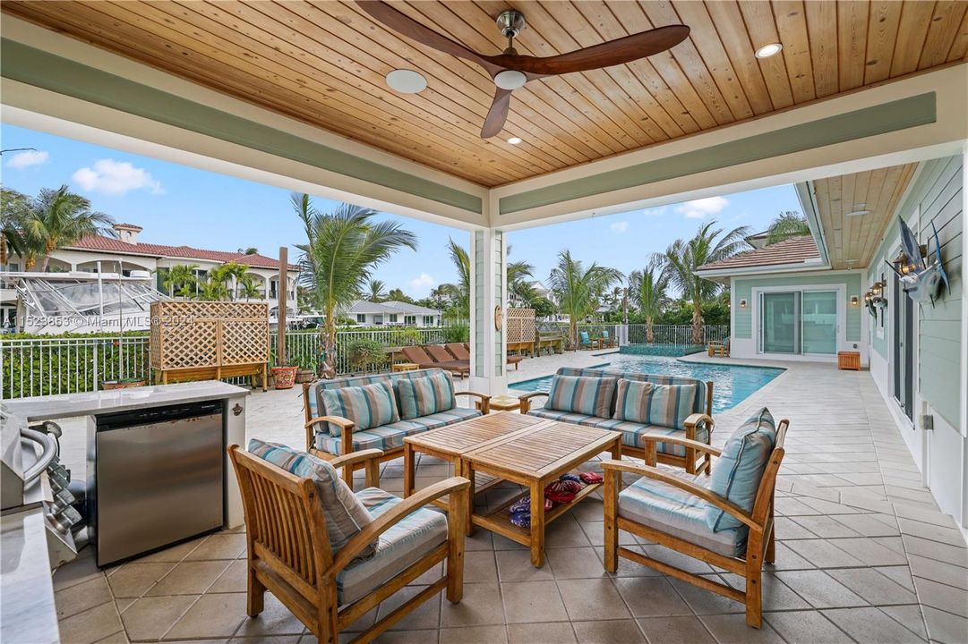 Recently Sold: $3,650,000 (3 beds, 4 baths, 2894 Square Feet)