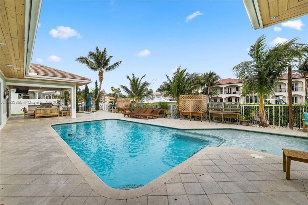 Recently Sold: $3,650,000 (3 beds, 4 baths, 2894 Square Feet)