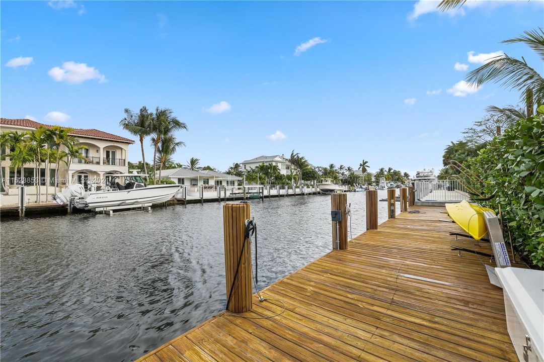 Recently Sold: $3,650,000 (3 beds, 4 baths, 2894 Square Feet)