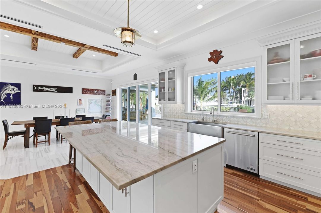 Recently Sold: $3,650,000 (3 beds, 4 baths, 2894 Square Feet)