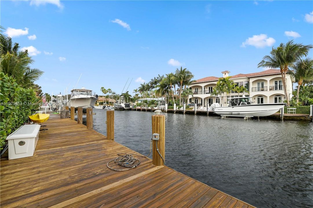 Recently Sold: $3,650,000 (3 beds, 4 baths, 2894 Square Feet)