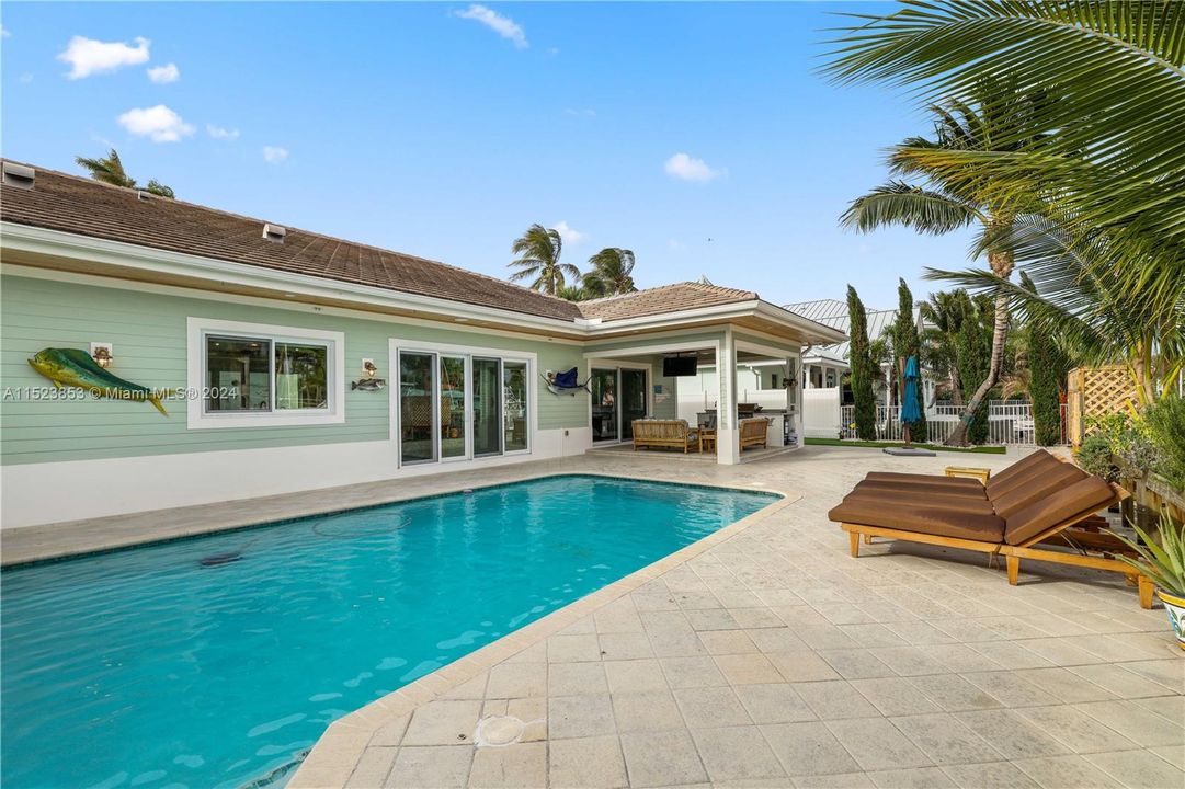 Recently Sold: $3,650,000 (3 beds, 4 baths, 2894 Square Feet)