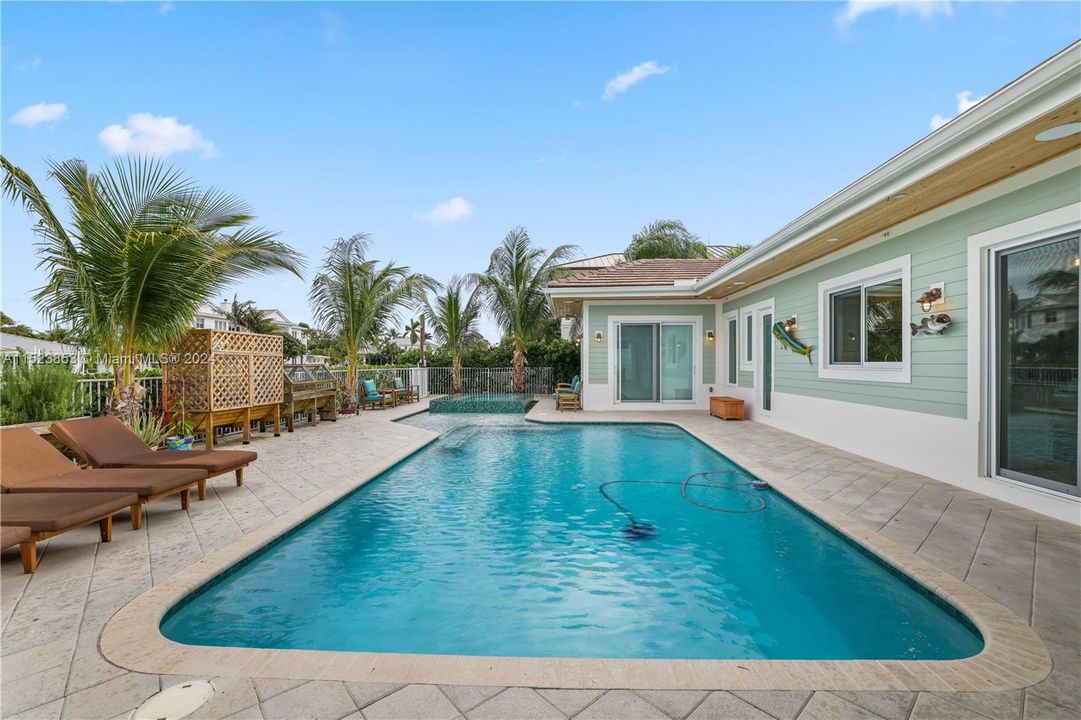 Recently Sold: $3,650,000 (3 beds, 4 baths, 2894 Square Feet)