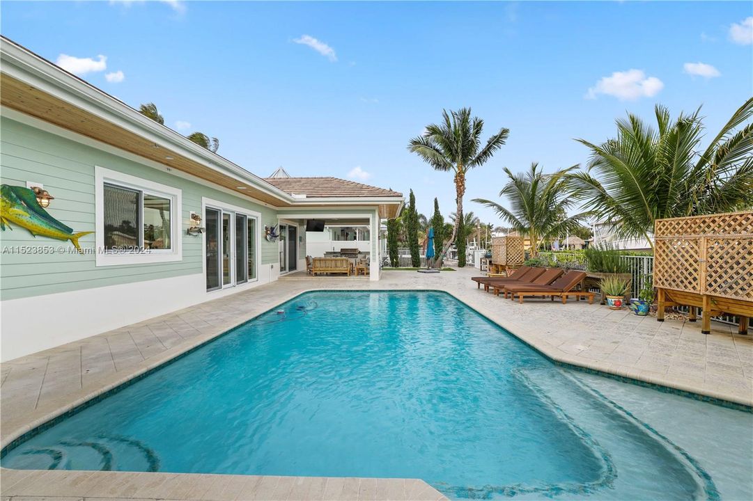 Recently Sold: $3,650,000 (3 beds, 4 baths, 2894 Square Feet)