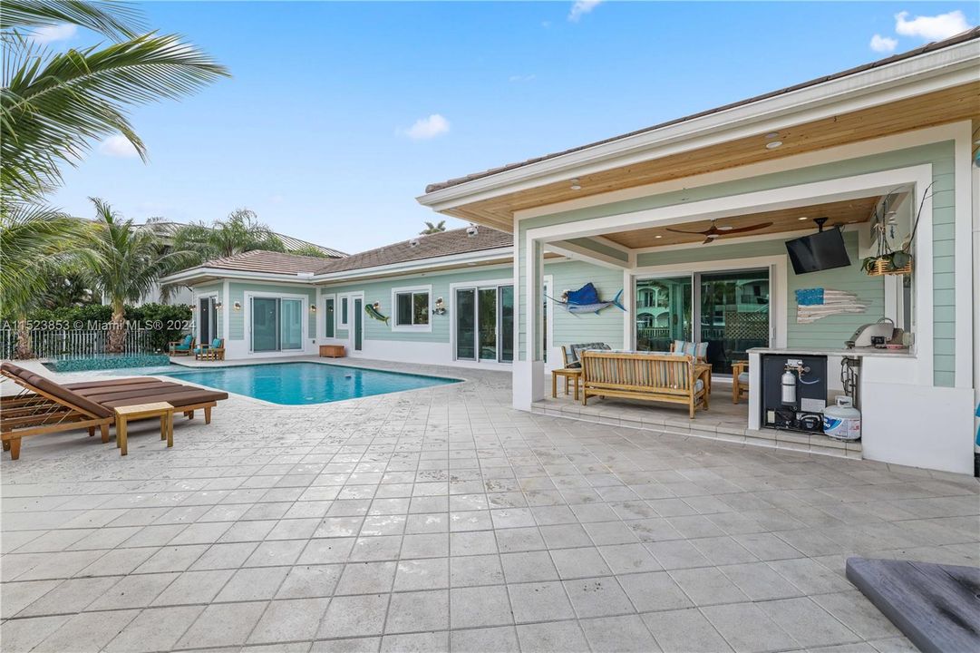 Recently Sold: $3,650,000 (3 beds, 4 baths, 2894 Square Feet)