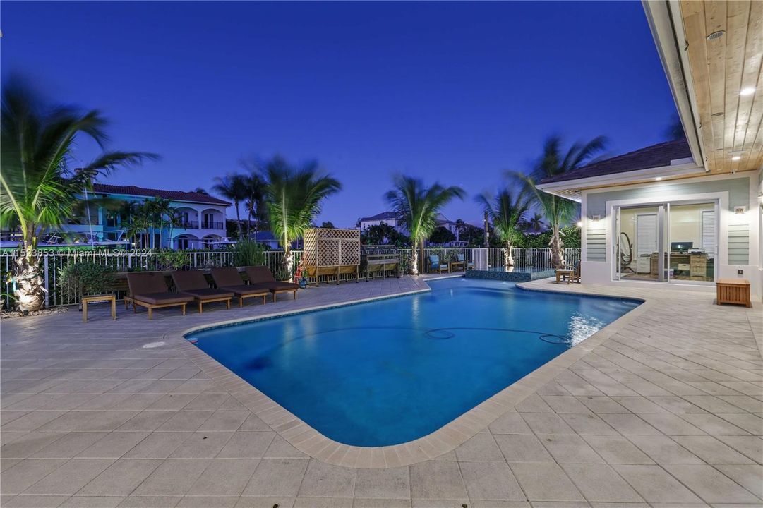 Recently Sold: $3,650,000 (3 beds, 4 baths, 2894 Square Feet)