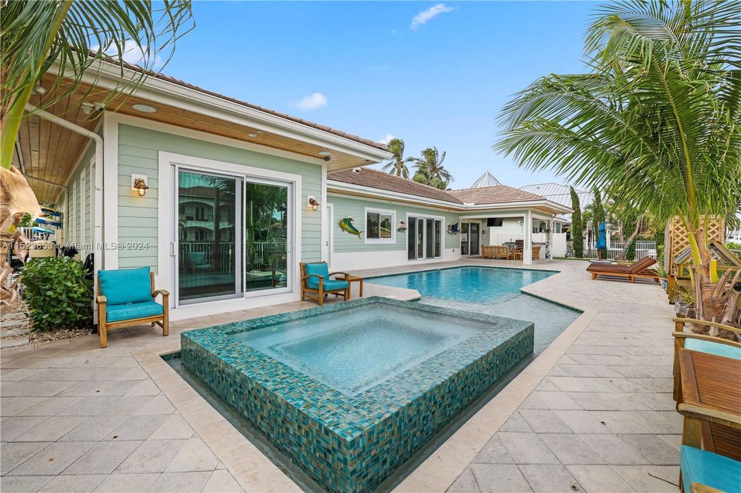 Recently Sold: $3,650,000 (3 beds, 4 baths, 2894 Square Feet)