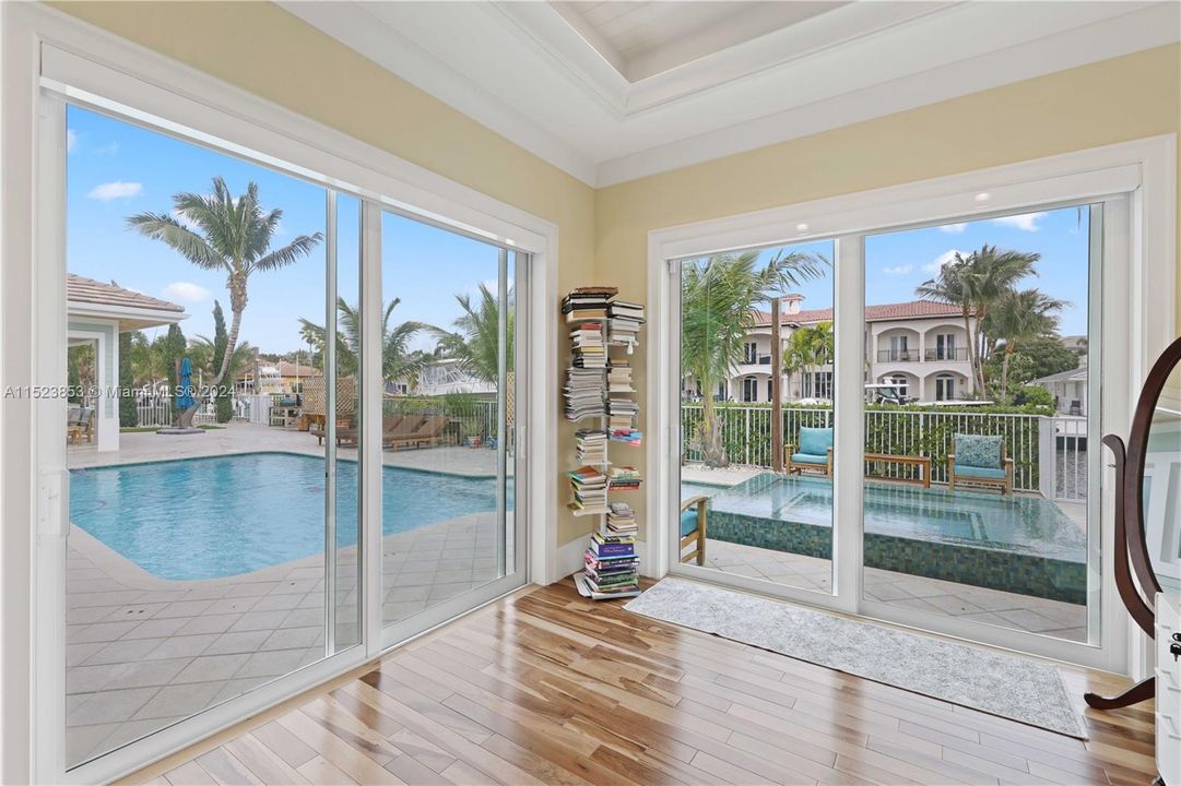 Recently Sold: $3,650,000 (3 beds, 4 baths, 2894 Square Feet)