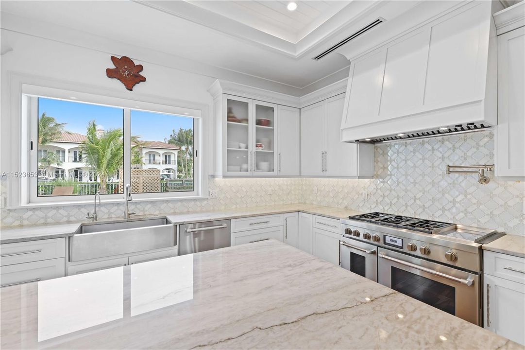 Recently Sold: $3,650,000 (3 beds, 4 baths, 2894 Square Feet)