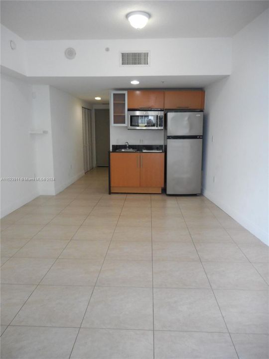 For Sale: $265,000 (0 beds, 1 baths, 404 Square Feet)
