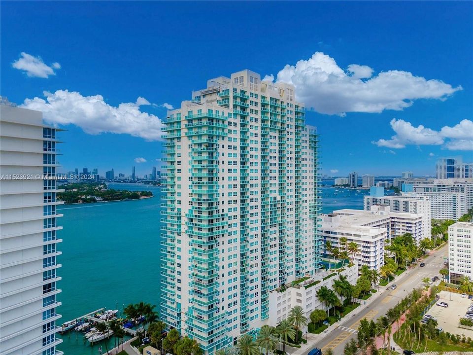 Recently Sold: $1,625,000 (2 beds, 2 baths, 1147 Square Feet)