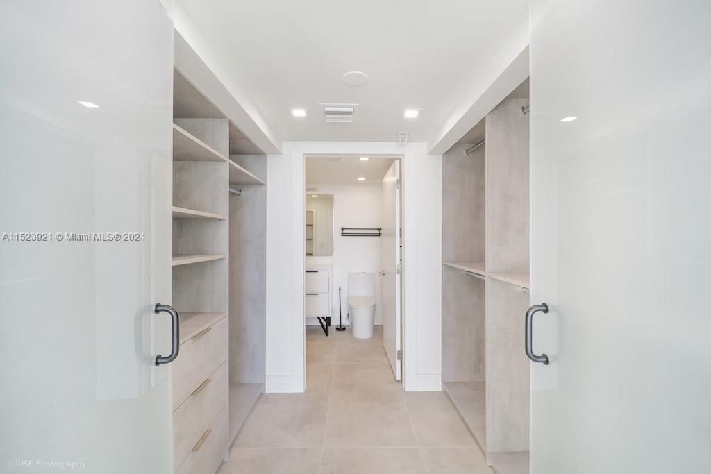 Recently Sold: $1,625,000 (2 beds, 2 baths, 1147 Square Feet)