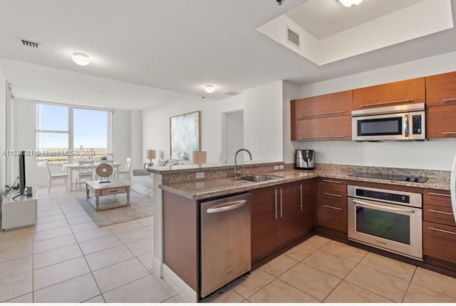 Active With Contract: $383,900 (2 beds, 2 baths, 1165 Square Feet)