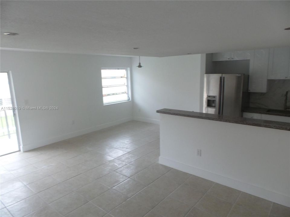 Active With Contract: $235,000 (1 beds, 1 baths, 680 Square Feet)