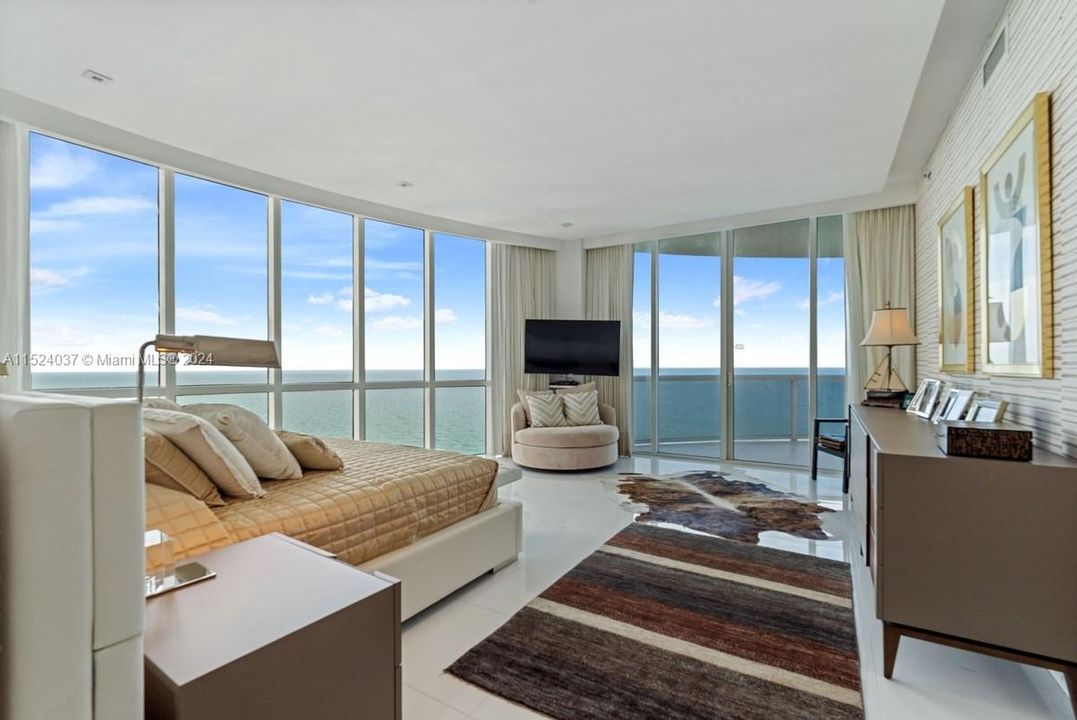 Active With Contract: $3,250,000 (3 beds, 3 baths, 2768 Square Feet)