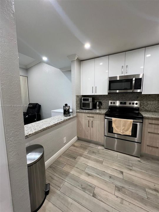 For Sale: $305,000 (2 beds, 2 baths, 1321 Square Feet)