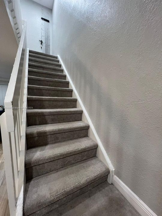 For Sale: $305,000 (2 beds, 2 baths, 1321 Square Feet)