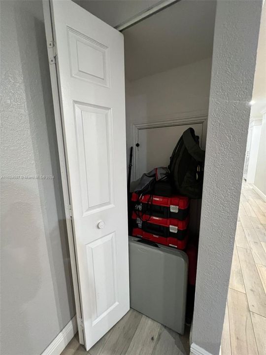 For Sale: $305,000 (2 beds, 2 baths, 1321 Square Feet)