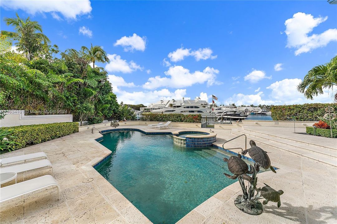 Active With Contract: $8,995,000 (4 beds, 6 baths, 5290 Square Feet)