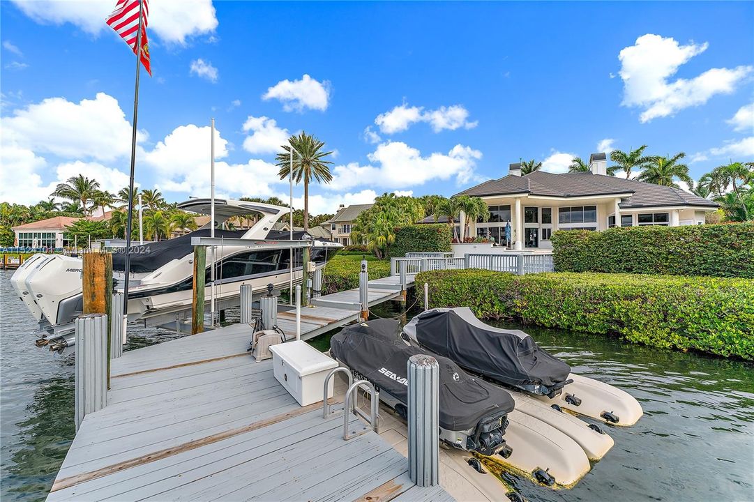 Active With Contract: $8,995,000 (4 beds, 6 baths, 5290 Square Feet)