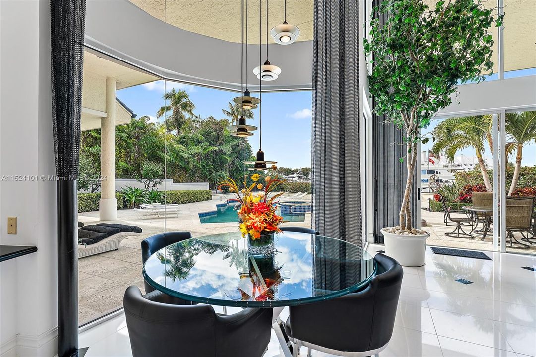 Active With Contract: $8,995,000 (4 beds, 6 baths, 5290 Square Feet)