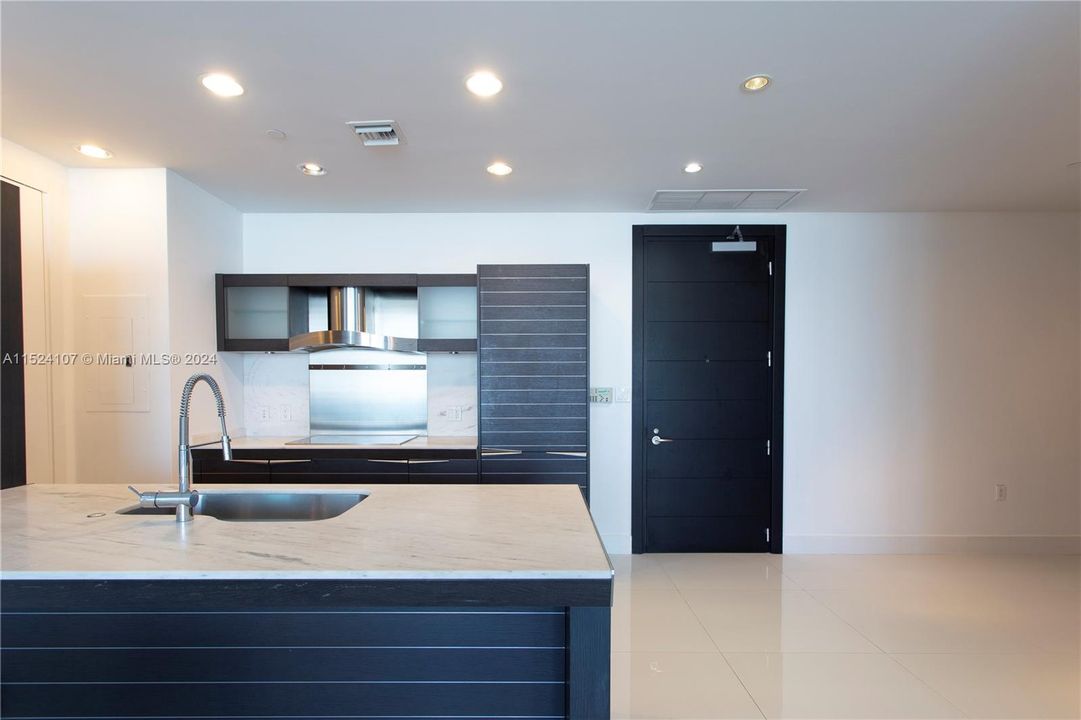 Recently Rented: $5,900 (2 beds, 2 baths, 1237 Square Feet)