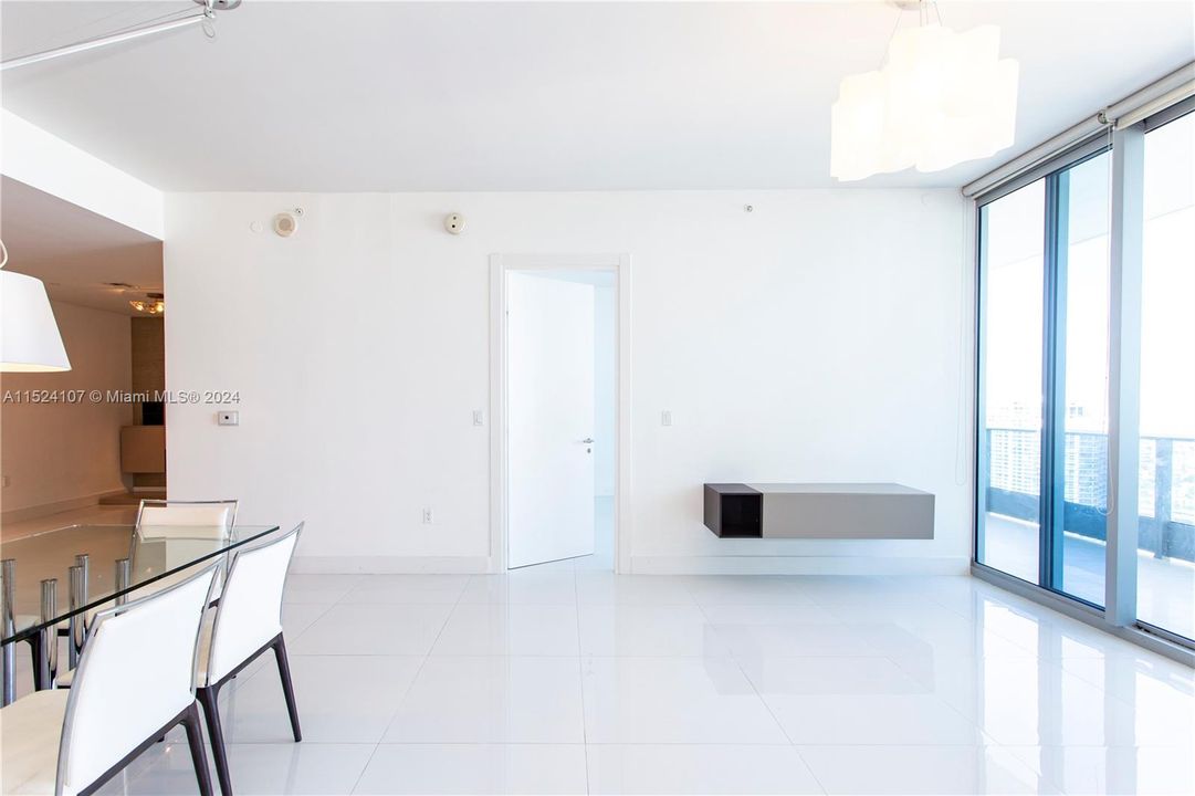 Recently Rented: $5,900 (2 beds, 2 baths, 1237 Square Feet)