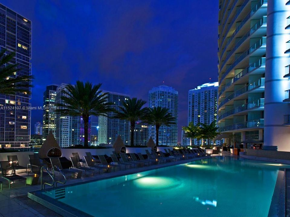 Recently Rented: $5,900 (2 beds, 2 baths, 1237 Square Feet)