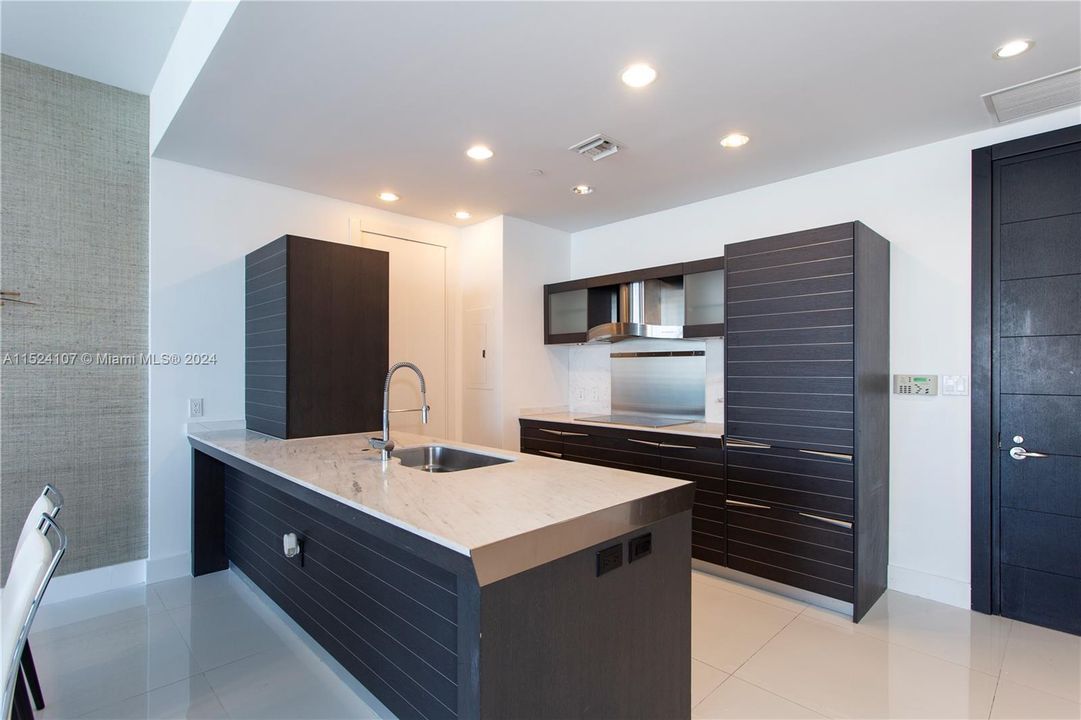 Recently Rented: $5,900 (2 beds, 2 baths, 1237 Square Feet)