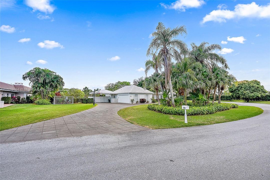 Recently Sold: $1,895,000 (3 beds, 4 baths, 2801 Square Feet)