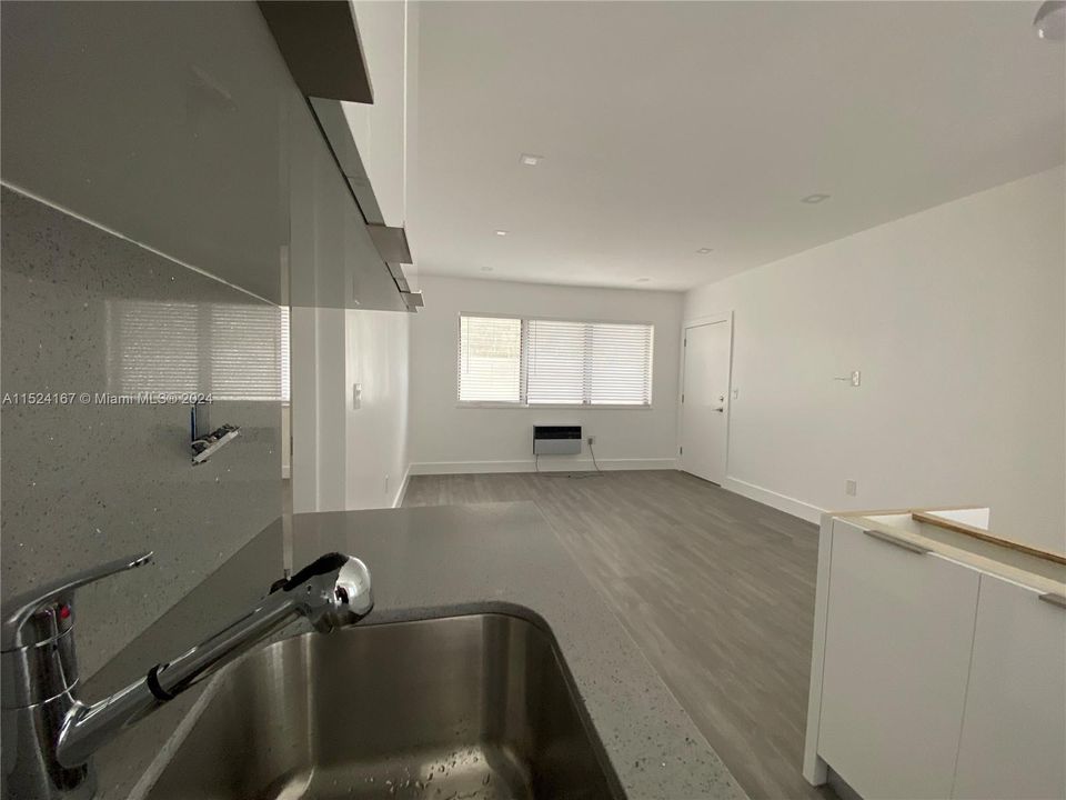 最近租的: $2,200 (1 贝兹, 1 浴室, 600 平方英尺)