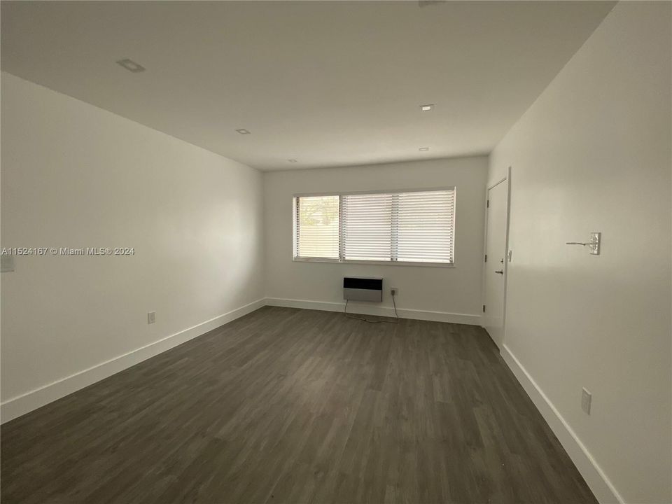 最近租的: $2,200 (1 贝兹, 1 浴室, 600 平方英尺)